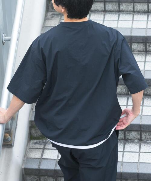 ITEMS URBANRESEARCH（アイテムズ アーバンリサーチ）の「『接触冷感/撥水/イージーケア/UVカット』タスランナイロンクルーネックドロストTシャツ（Tシャツ/カットソー・メンズ・ベージュ系その他/チャコールグレー/ブラック・MEDIUM/LARGE）」の10枚目の写真