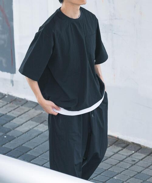 ITEMS URBANRESEARCH(アイテムズ アーバンリサーチ)の「『接触冷感/撥水/イージーケア/UVカット』タスランナイロンクルーネックドロストTシャツ(Tシャツ/カットソー・メンズ・ベージュ系その他/チャコールグレー/ブラック・MEDIUM/LARGE)」の15枚目の写真