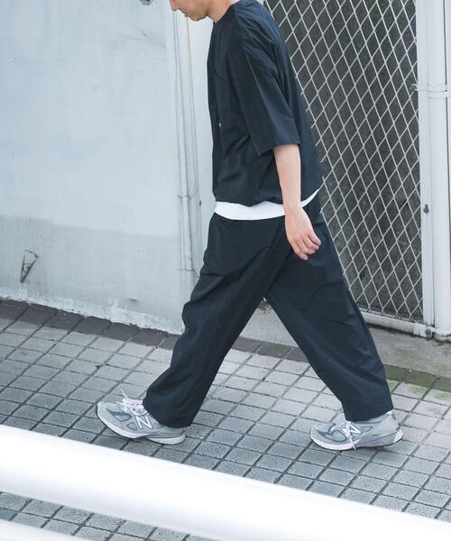 ITEMS URBANRESEARCH(アイテムズ アーバンリサーチ)の「『接触冷感/撥水/イージーケア/UVカット』タスランナイロンクルーネックドロストTシャツ(Tシャツ/カットソー・メンズ・ベージュ系その他/チャコールグレー/ブラック・MEDIUM/LARGE)」の17枚目の写真