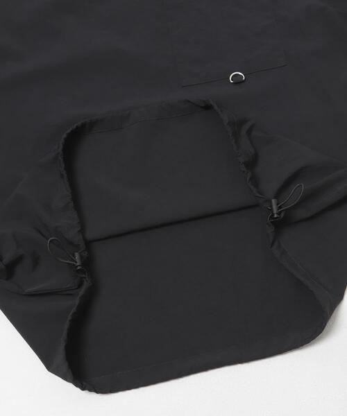 ITEMS URBANRESEARCH(アイテムズ アーバンリサーチ)の「『接触冷感/撥水/イージーケア/UVカット』タスランナイロンクルーネックドロストTシャツ(Tシャツ/カットソー・メンズ・ベージュ系その他/チャコールグレー/ブラック・MEDIUM/LARGE)」の22枚目の写真