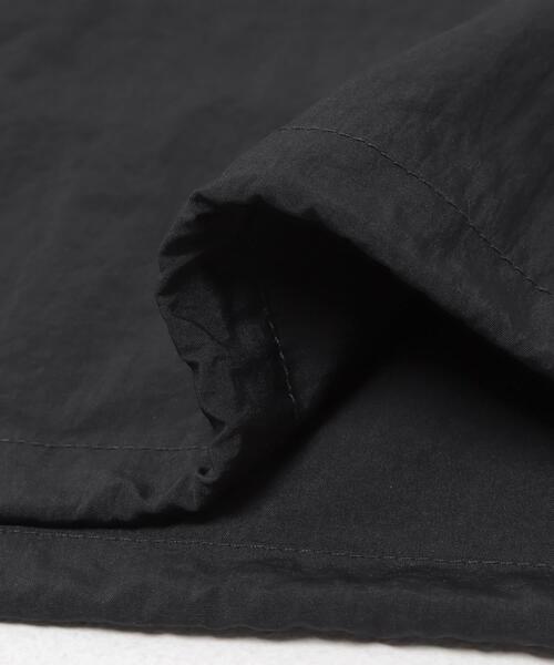 ITEMS URBANRESEARCH（アイテムズ アーバンリサーチ）の「『接触冷感/撥水/イージーケア/UVカット』タスランナイロンクルーネックドロストTシャツ（Tシャツ/カットソー・メンズ・ベージュ系その他/チャコールグレー/ブラック・MEDIUM/LARGE）」の20枚目の写真