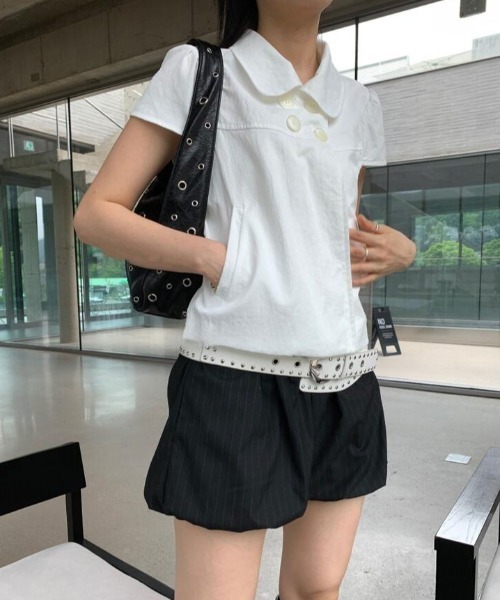 semplice(センプリチェ)の「大人可愛い パフスリーブ ダブルボタン クロップドシャツ ラウンドカラー トップス(シャツ/ブラウス・レディース・ホワイト/ブラック・M/S)」の12枚目の写真