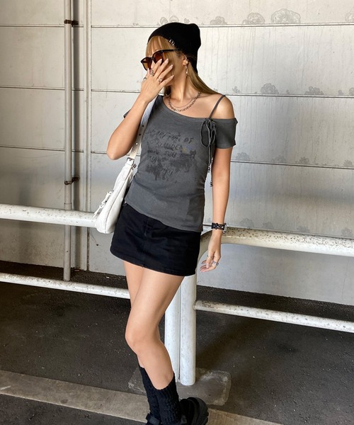 non-hedge(ノンヘッジ)の「サイドドロストワンショルダーTシャツ(Tシャツ/カットソー・レディース・グレー/オフホワイト/チャコールグレー/ベージュ・FREE)」の20枚目の写真