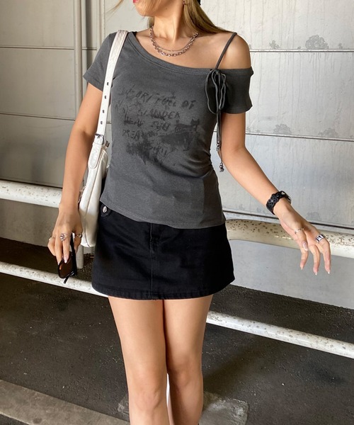 non-hedge(ノンヘッジ)の「サイドドロストワンショルダーTシャツ(Tシャツ/カットソー・レディース・グレー/オフホワイト/チャコールグレー/ベージュ・FREE)」の22枚目の写真