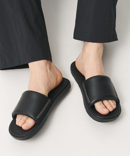 UGG(アグ)の「<UGG>シーサイド 2 スライド サンダル(サンダル・メンズ・ブラック/ダークブラウン・9/10/8)」の4枚目の写真