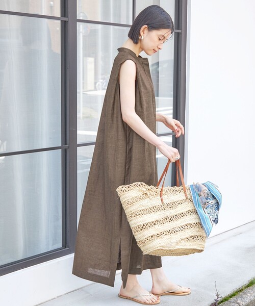 SHIPS(シップス)の「【実力派ベーシック】〈接触冷感/UVカット/吸水速乾/洗濯機可能〉SUUSUU タック スリーブ ワンピース(ワンピース・レディース・ブラウン/ダークグレー・ONE SIZE)」の1枚目の写真