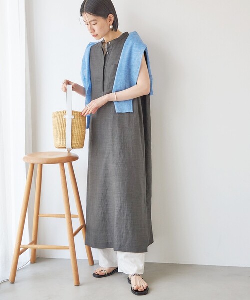 SHIPS(シップス)の「【実力派ベーシック】〈接触冷感/UVカット/吸水速乾/洗濯機可能〉SUUSUU タック スリーブ ワンピース(ワンピース・レディース・ブラウン/ダークグレー・ONE SIZE)」の2枚目の写真