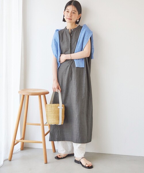 SHIPS(シップス)の「【実力派ベーシック】〈接触冷感/UVカット/吸水速乾/洗濯機可能〉SUUSUU タック スリーブ ワンピース(ワンピース・レディース・ブラウン/ダークグレー・ONE SIZE)」の3枚目の写真