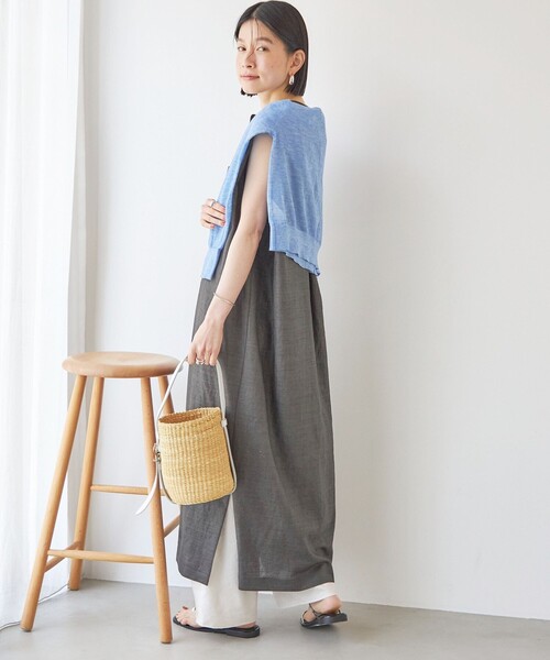 SHIPS(シップス)の「【実力派ベーシック】〈接触冷感/UVカット/吸水速乾/洗濯機可能〉SUUSUU タック スリーブ ワンピース(ワンピース・レディース・ブラウン/ダークグレー・ONE SIZE)」の4枚目の写真