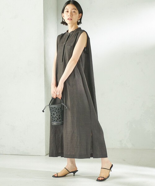 SHIPS(シップス)の「【実力派ベーシック】〈接触冷感/UVカット/吸水速乾/洗濯機可能〉SUUSUU タック スリーブ ワンピース(ワンピース・レディース・ブラウン/ダークグレー・ONE SIZE)」の8枚目の写真