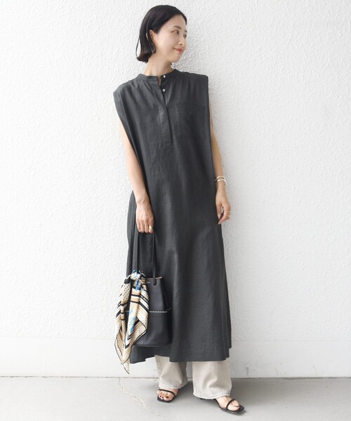 SHIPS(シップス)の「【実力派ベーシック】〈接触冷感/UVカット/吸水速乾/洗濯機可能〉SUUSUU タック スリーブ ワンピース(ワンピース・レディース・ブラウン/ダークグレー・ONE SIZE)」の11枚目の写真