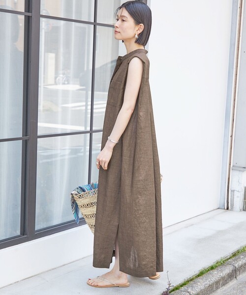SHIPS(シップス)の「【実力派ベーシック】〈接触冷感/UVカット/吸水速乾/洗濯機可能〉SUUSUU タック スリーブ ワンピース(ワンピース・レディース・ブラウン/ダークグレー・ONE SIZE)」の16枚目の写真