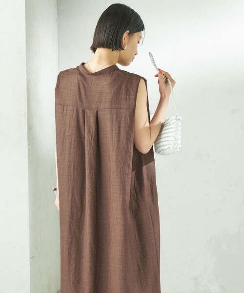SHIPS(シップス)の「【実力派ベーシック】〈接触冷感/UVカット/吸水速乾/洗濯機可能〉SUUSUU タック スリーブ ワンピース(ワンピース・レディース・ブラウン/ダークグレー・ONE SIZE)」の22枚目の写真