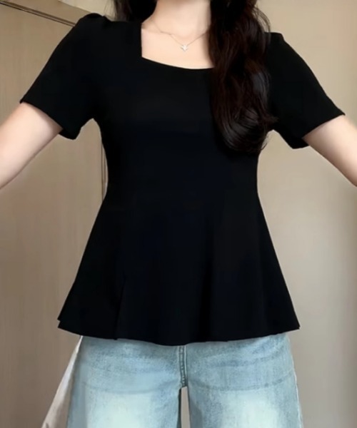AMAJI（アマジ）の「スクエアネックトップス コットン混 ストレッチ素材（Tシャツ/カットソー・レディース・ブラック・MEDIUM/LARGE/X-LARGE）」の2枚目の写真