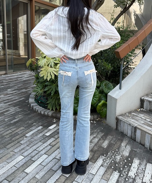 Nia(ニア)の「Nia(ニア)/バックリボン付きフレアデニムパンツ(デニムパンツ・レディース・ライトブルー・MEDIUM/SMALL/LARGE)」の5枚目の写真