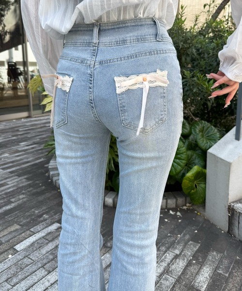 Nia(ニア)の「Nia(ニア)/バックリボン付きフレアデニムパンツ(デニムパンツ・レディース・ライトブルー・MEDIUM/SMALL/LARGE)」の6枚目の写真