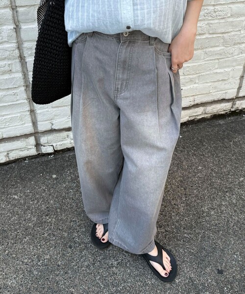 fredy emue（フレディエミュ）の「ライトオンスタックデニムパンツ（デニムパンツ・レディース・ライトグレー/サックスブルー・36/38）」の20枚目の写真