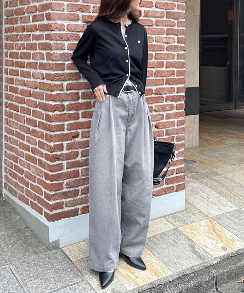 fredy emue（フレディエミュ）の「ライトオンスタックデニムパンツ（デニムパンツ・レディース・ライトグレー/サックスブルー・36/38）」の22枚目の写真