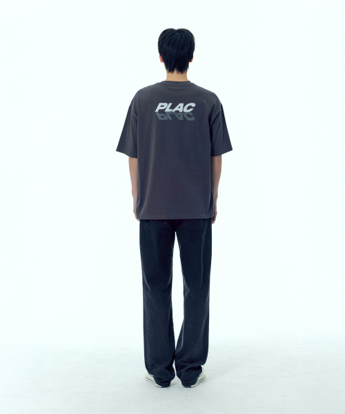PLAC(プラック)の「ロゴオーバー半袖Tシャツ2カラー(Tシャツ/カットソー・メンズ・チャコール/カーキ・MEDIUM/LARGE)」の8枚目の写真