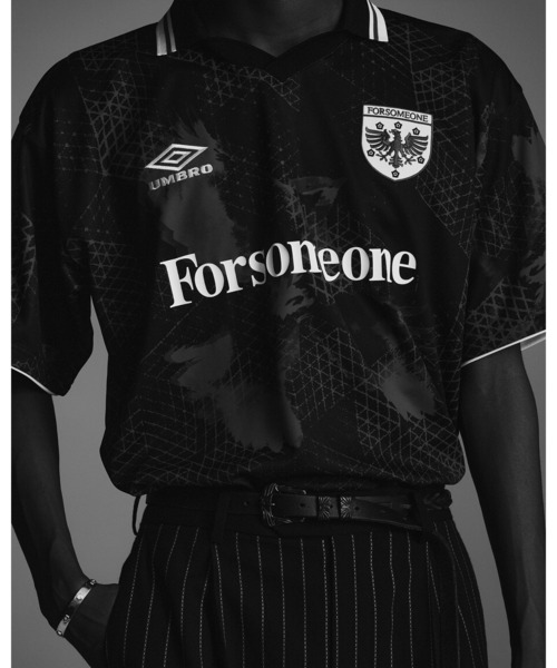FORSOMEONE(フォーサムワン)の「FORSOMEONE UMBRO FC SHIRT(その他トップス・メンズ・ブラック/レッド・50/44/48/46)」の16枚目の写真