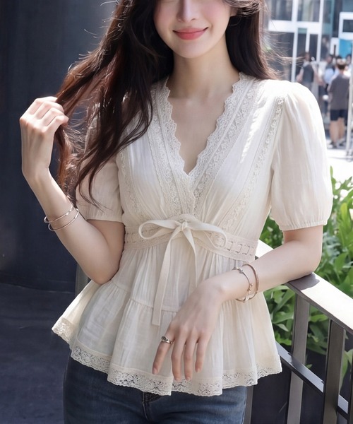 Ре́йс V‑neck waistvest ribbon blouse