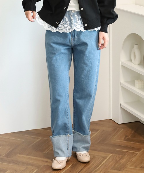 atONE（アットワン）の「ロールアップフリンジデニムパンツ（デニムパンツ・レディース・ブルー/ダークネイビー/サックスブルー/ネイビー・L/M/LL）」の4枚目の写真