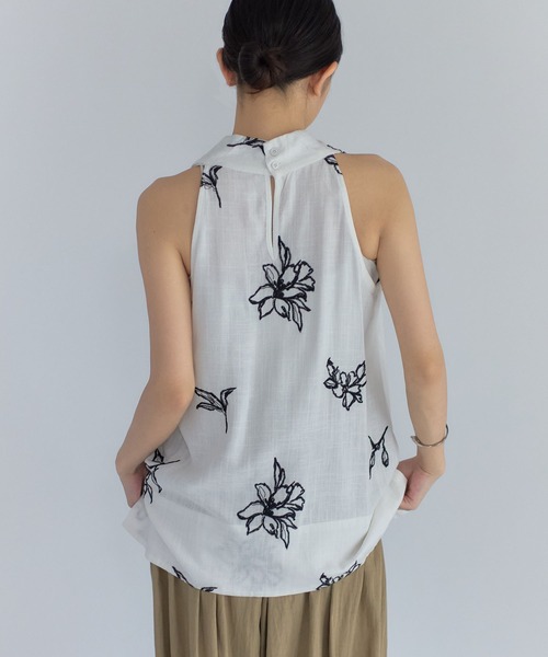 leimn（レイムン）の「フラワー刺繍Vネックトップス（シャツ/ブラウス・レディース・ホワイト/アイボリー・FREE）」の5枚目の写真