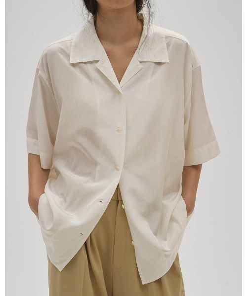 TODAYFUL（トゥデイフル）の「Silky Halfsleeve Shirts 12610426（シャツ/ブラウス・レディース・ブラウン/ホワイト/ブラック・FREE）」の2枚目の写真