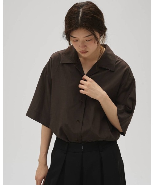 TODAYFUL（トゥデイフル）の「Silky Halfsleeve Shirts 12610426（シャツ/ブラウス・レディース・ブラウン/ホワイト/ブラック・FREE）」の4枚目の写真