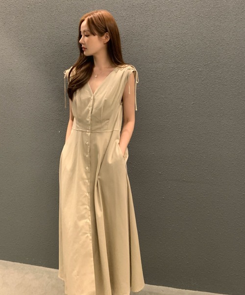 2ly2(トゥーリートゥー)の「肩リボンが可愛い♪Vネックフレンチスリーブロングワンピース(ワンピース・レディース・ベージュ/ブラック/ホワイト・FREE)」の3枚目の写真