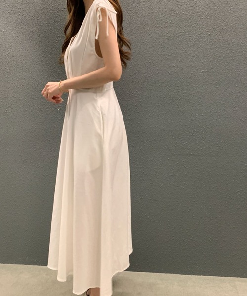 2ly2(トゥーリートゥー)の「肩リボンが可愛い♪Vネックフレンチスリーブロングワンピース(ワンピース・レディース・ベージュ/ブラック/ホワイト・FREE)」の5枚目の写真