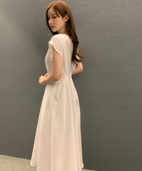 2ly2(トゥーリートゥー)の「肩リボンが可愛い♪Vネックフレンチスリーブロングワンピース(ワンピース・レディース・ベージュ/ブラック/ホワイト・FREE)」の8枚目の写真