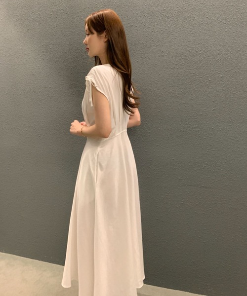 2ly2(トゥーリートゥー)の「肩リボンが可愛い♪Vネックフレンチスリーブロングワンピース(ワンピース・レディース・ベージュ/ブラック/ホワイト・FREE)」の11枚目の写真