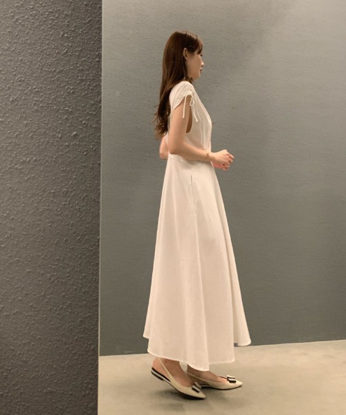 2ly2(トゥーリートゥー)の「肩リボンが可愛い♪Vネックフレンチスリーブロングワンピース(ワンピース・レディース・ベージュ/ブラック/ホワイト・FREE)」の12枚目の写真