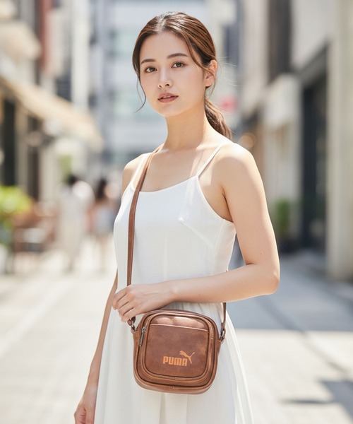 PUMA(プーマ)の「【PUMA/プーマ】【ミニマルなお出掛けに最適な容量2L 高見えPUレザー】ビンテージPUスクエアミニショルダー 前面ポケット付き レトロ ストリート y2k スポーツミックス 古着風 おしゃれ ユニセックス(ショルダーバッグ・メンズ・ブラウン/ブラック/ホワイト・FREE)」の3枚目の写真