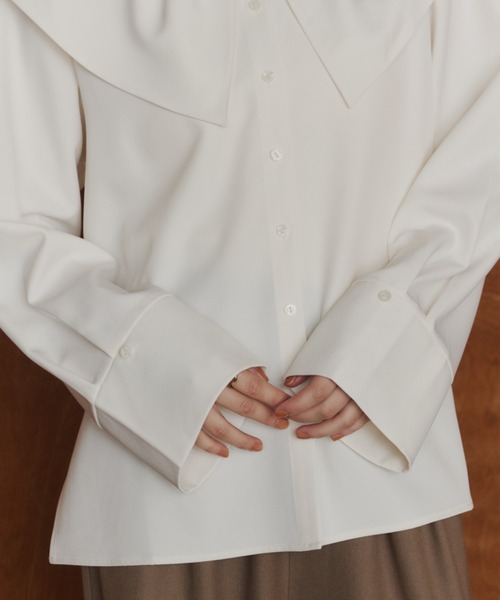 OLUN(オルン)の「2way Big Collar Blouse/2wayビックカラーブラウス(シャツ/ブラウス・レディース・ブラウン/オフホワイト・FREE)」の19枚目の写真
