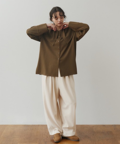 OLUN(オルン)の「2way Big Collar Blouse/2wayビックカラーブラウス(シャツ/ブラウス・レディース・ブラウン/オフホワイト・FREE)」の9枚目の写真