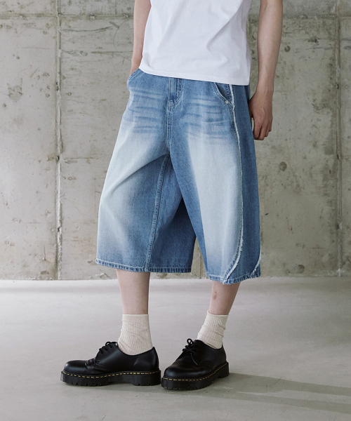 P.IN.O（ピインオ）の「カットオフバミューダデニムパンツ - ライトブルー（その他パンツ・メンズ・その他・SMALL/MEDIUM/LARGE/X-LARGE）」の3枚目の写真