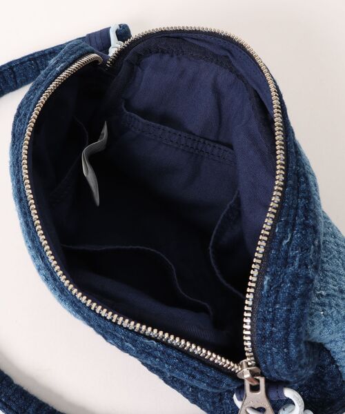 PORTER CLASSIC(ポータークラシック)の「【Porter Classic / ポータークラシック】 PC SASHIKO SHOULDER BAG M(ショルダーバッグ・メンズ・ブルー・FREE)」の4枚目の写真