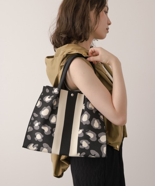Bou Jeloud(ブージュルード)の「ヒョウ柄ニットトート(トートバッグ・レディース・オフホワイト/ブラック・ONESIZE)」の15枚目の写真