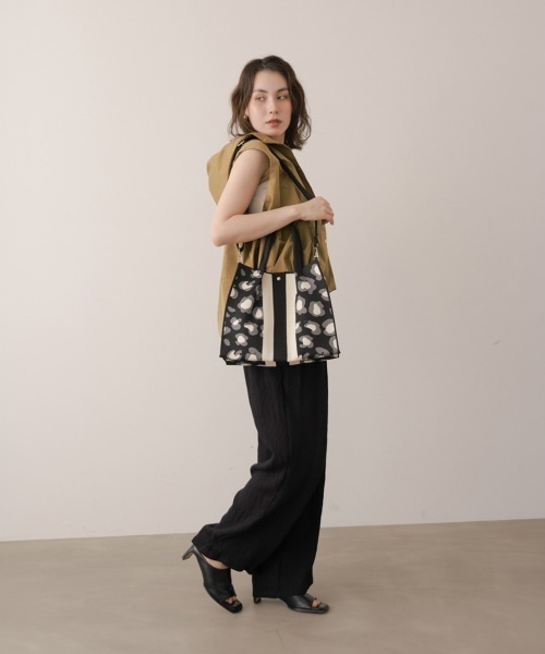 Bou Jeloud(ブージュルード)の「ヒョウ柄ニットトート(トートバッグ・レディース・オフホワイト/ブラック・ONESIZE)」の16枚目の写真