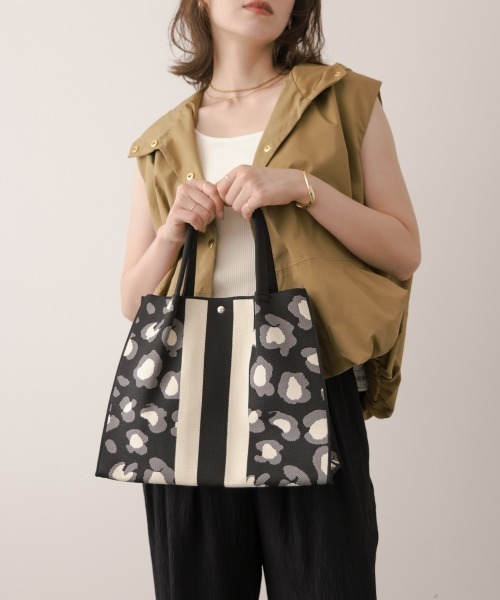 Bou Jeloud(ブージュルード)の「ヒョウ柄ニットトート(トートバッグ・レディース・オフホワイト/ブラック・ONESIZE)」の18枚目の写真