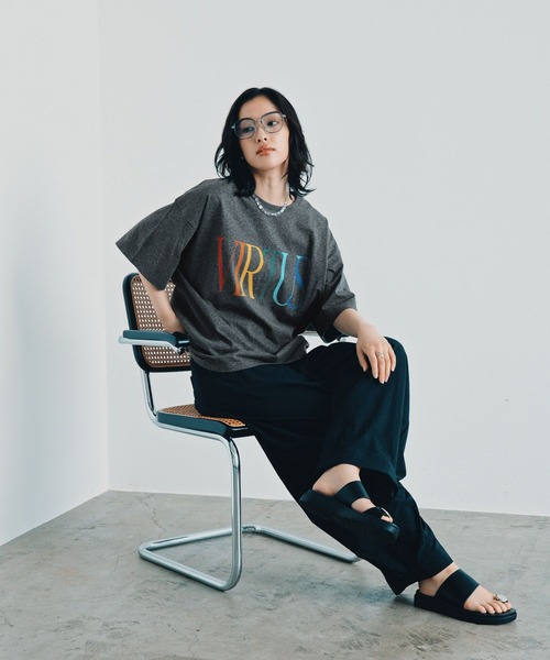 LEPSIM(レプシィム)の「カラー杢ロゴBIGT 1044463(Tシャツ/カットソー・レディース・チャコールグレー/オフホワイト/ブルー/キャメル・FREE)」の18枚目の写真