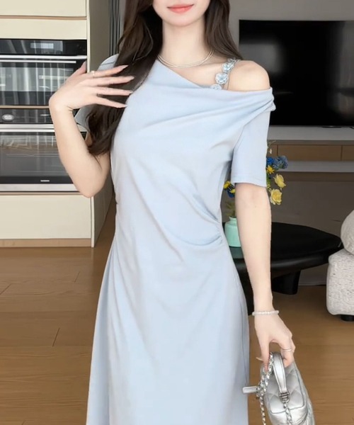 AMAJI（アマジ）の「オフショルダー 露背 マキシ丈ワンピース（ワンピース・レディース・ライトブルー・LARGE/X-LARGE/SMALL/MEDIUM）」の2枚目の写真