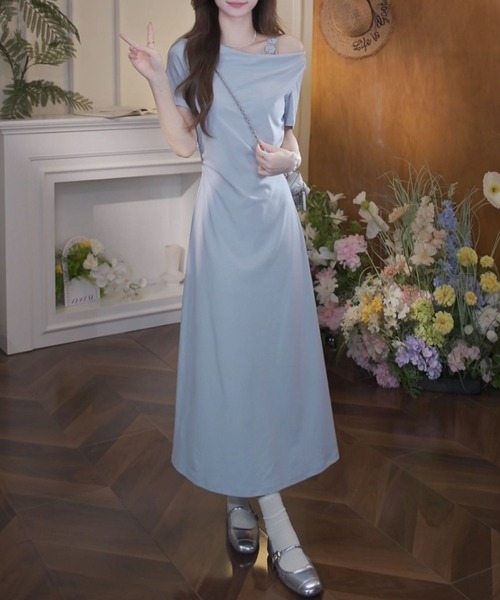 AMAJI（アマジ）の「オフショルダー 露背 マキシ丈ワンピース（ワンピース・レディース・ライトブルー・LARGE/X-LARGE/SMALL/MEDIUM）」の3枚目の写真