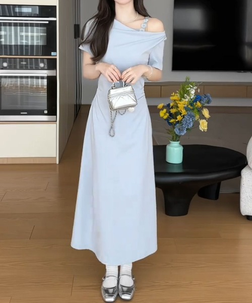 AMAJI（アマジ）の「オフショルダー 露背 マキシ丈ワンピース（ワンピース・レディース・ライトブルー・LARGE/X-LARGE/SMALL/MEDIUM）」の4枚目の写真