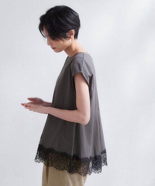 OPAQUE.CLIP（オペークドットクリップ）の「裾レースペプラムカットソー【洗濯機OK】（Tシャツ/カットソー・レディース・ライトブルー/チャコールグレー/ホワイト・42/38/40）」の7枚目の写真