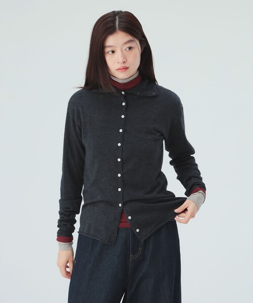 BEAMS HEART(ビームスハート)の「ハイネック ボタン ニットカーディガン(ニット/セーター・レディース・チャコールグレー/レッド/グレー・FREE)」の10枚目の写真