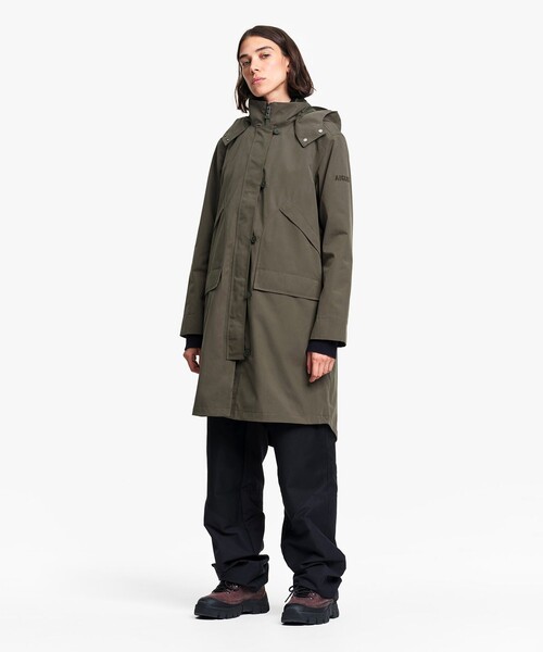 AIGLE（エーグル）の「透湿防水 トラペーズ ベルベットロングコート（モッズコート・レディース・ダークグリーン/ダークブラウン・40/38/36）」の11枚目の写真