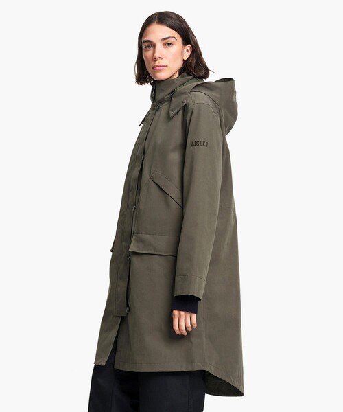 AIGLE（エーグル）の「透湿防水 トラペーズ ベルベットロングコート（モッズコート・レディース・ダークグリーン/ダークブラウン・40/38/36）」の13枚目の写真